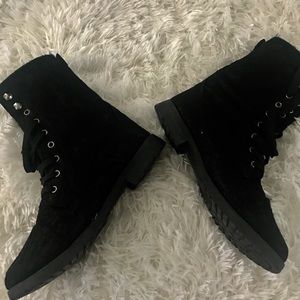 Black boots LIKE NEW!!👢👢👢
